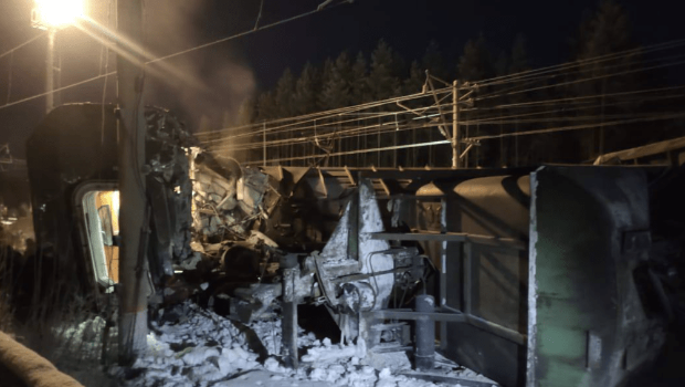 俄罗斯发生客、货运列车相撞事故,多节车厢脱轨翻覆,伤亡情况尚未确认。社交平台X 俄罗斯发生客、货运列车相撞事故,多节车厢脱轨翻覆,伤亡情况尚未确认。社交平台X