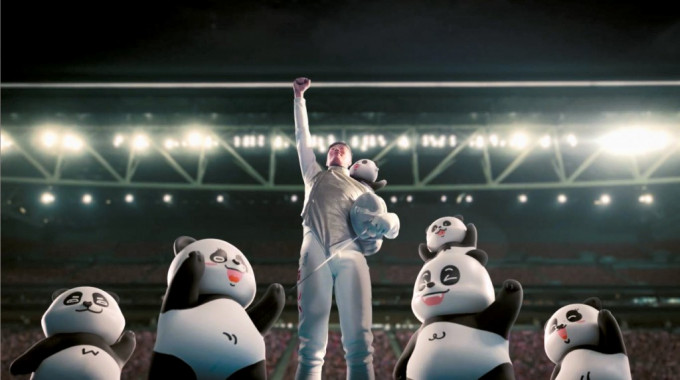 大熊猫电视宣传片今晚首播,剑神张家朗亦会粉墨登场。 大熊猫电视宣传片今晚首播,剑神张家朗亦会粉墨登场。