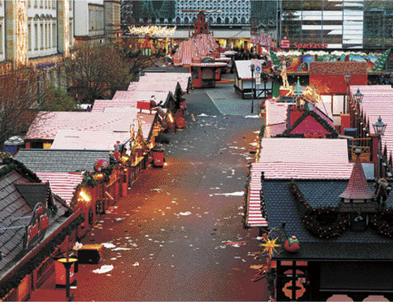 袭击现场依旧一片凌乱。路透社 袭击现场依旧一片凌乱。路透社