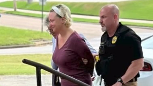 美女教师性侵21名学生还怀孕 美女教师性侵21名学生还怀孕