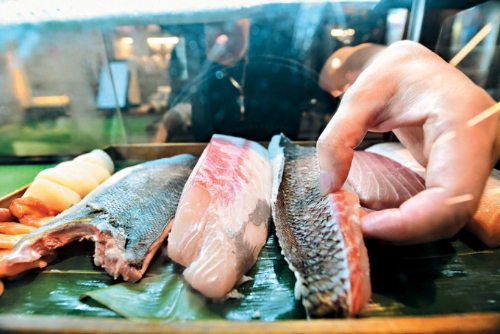 在香港经营日本餐厅的负责人均表示,如国家及香港放宽日本水产进口,当然是好消息。 在香港经营日本餐厅的负责人均表示,如国家及香港放宽日本水产进口,当然是好消息。