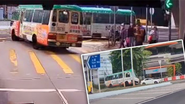 小巴转出公共交汇处即挨撞 小巴转出公共交汇处即挨撞