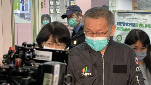 柯文哲探望柯爸在医院待1小时半