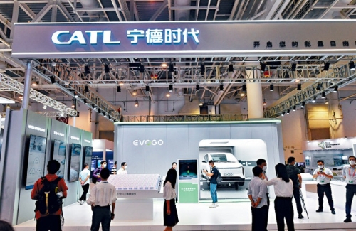 宁德时代昨日公布,拟申请在港交所主板挂牌上市。 宁德时代昨日公布,拟申请在港交所主板挂牌上市。