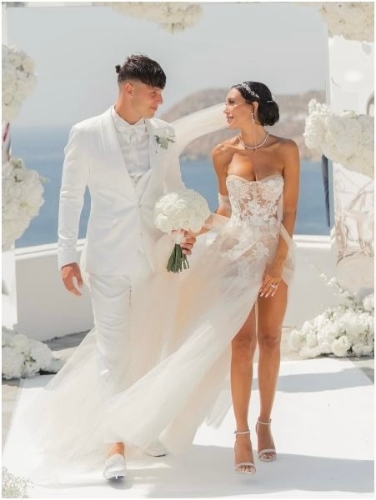 史加蕾与利奇去年在希腊办婚礼。 史加蕾与利奇去年在希腊办婚礼。