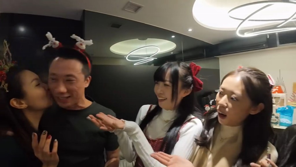 陈庭欣向杨振源献吻。 陈庭欣向杨振源献吻。