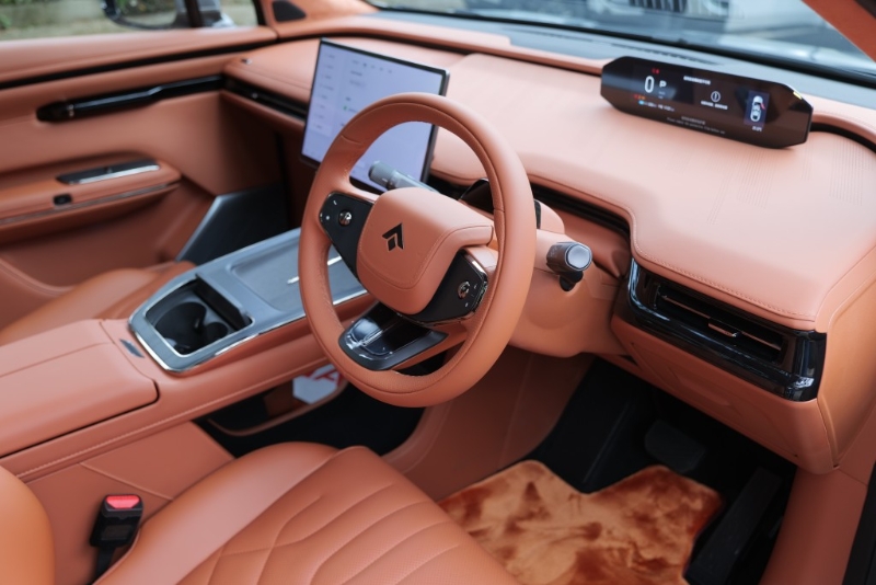 广汽GAC Hyptec HT纯电动SUV标准配有8.8吋数码錶板、14.6吋中控触屏及22喇叭音响。