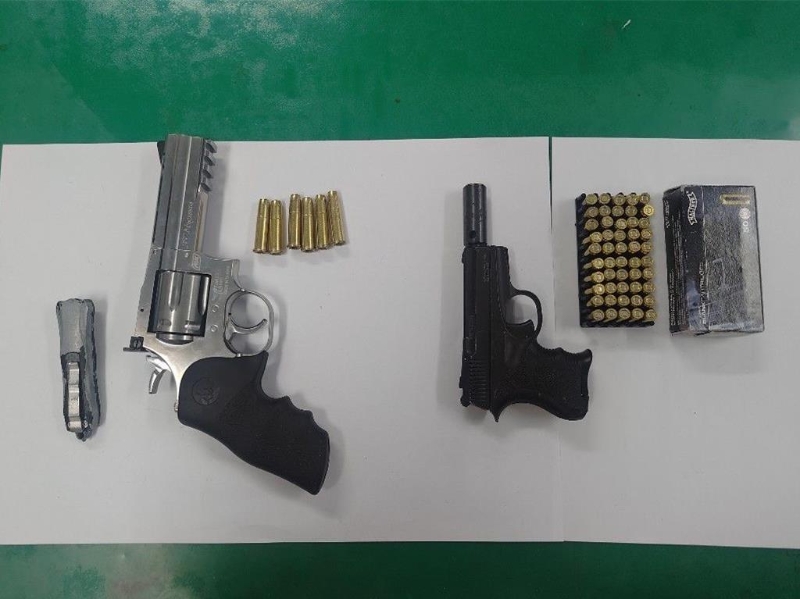 警方查扣枪械。(警方提供) 警方查扣枪械。(警方提供)