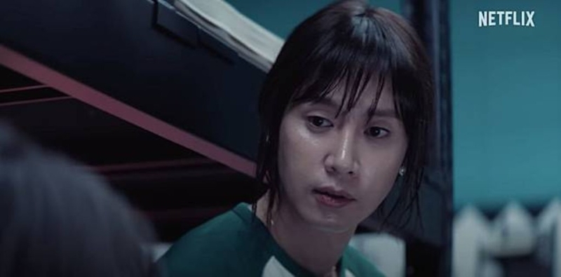 朴成焄于鱿鱼游戏2中演跨性别人士。