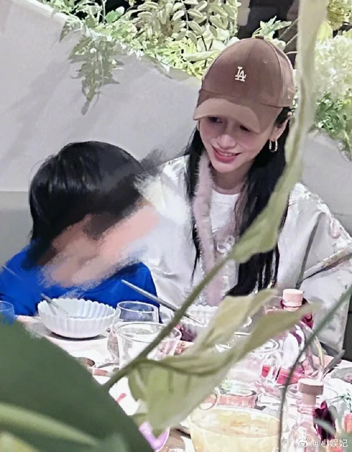 Angelababy获频有气质。 Angelababy获频有气质。