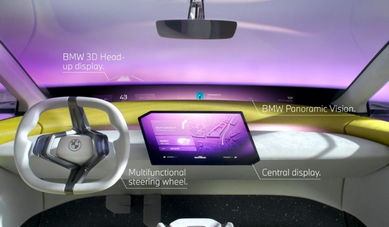 全景iDrive系统由全景显示、3D抬头显示、中控台及多功能軚盘组成。