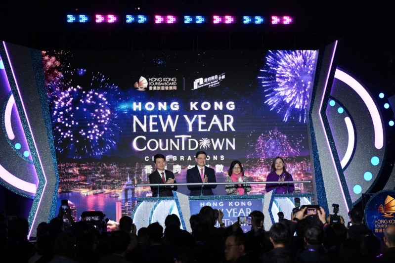 左起：彭耀佳、李家超、林丽婵、罗淑佩。