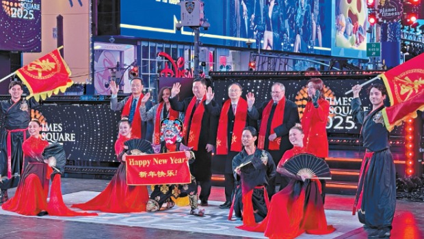 非遗版春节登陆时报广场。