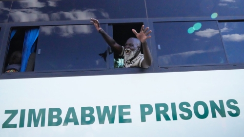 2023年,津巴布韦因监狱拥挤特赦了4000多名囚犯。 美联社 2023年,津巴布韦因监狱拥挤特赦了4000多名囚犯。 美联社