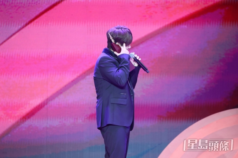 姜涛一度背对台下，“唉...... 又要畀人闹喇！”