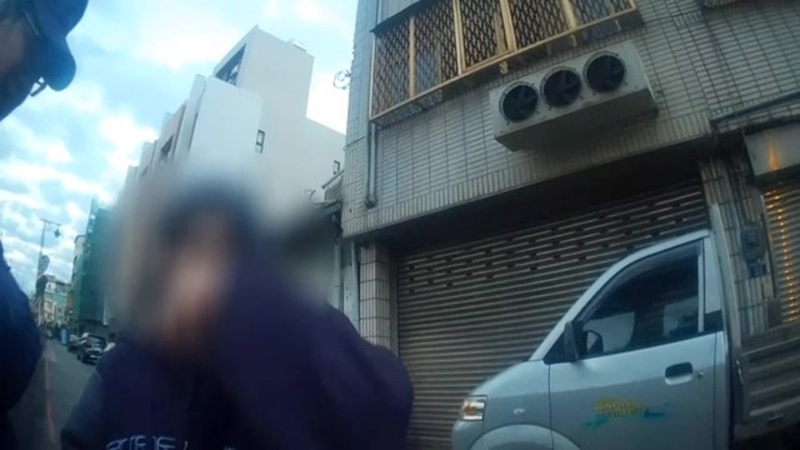 台中一名19岁陈姓女子日前透过交友软体结识男网友,原以为能迎来一场浪漫的晚餐约会,却不料沦入诈骗集团的圈套。 台中一名19岁陈姓女子日前透过交友软体结识男网友,原以为能迎来一场浪漫的晚餐约会,却不料沦入诈骗集团的圈套。