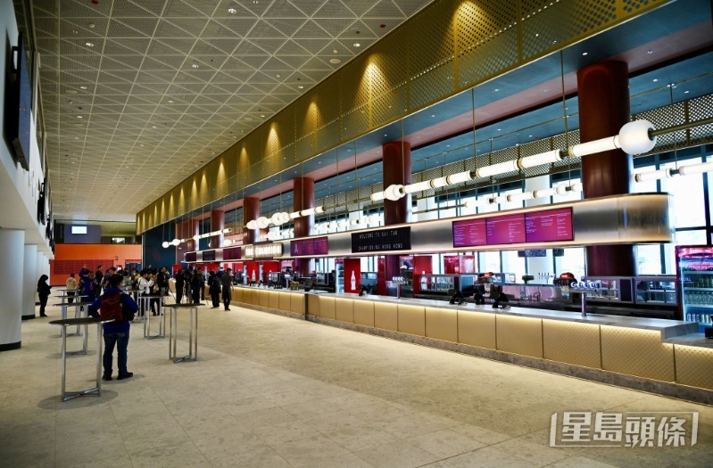 号称全亚洲最长的酒吧。 号称全亚洲最长的酒吧。