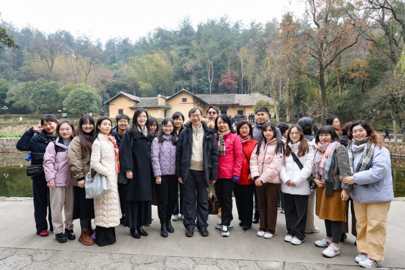 参观毛泽东故居