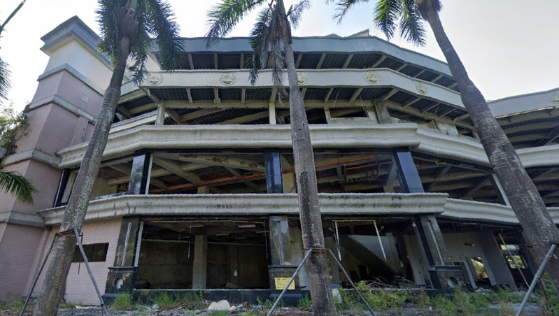 大社区观音山鬼城“汇智龙城”已废弃近20年，如今以2.2亿元法拍，但房产专家直言恐会“万年流标”。