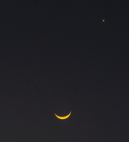 像一张正在眨眼微笑的面孔。 fb“香港天文台 HKO”截图