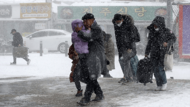 韩国迎来今年入冬以来最强寒流 韩国迎来今年入冬以来最强寒流