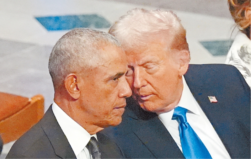 奥巴马与特朗普交谈。 奥巴马与特朗普交谈。