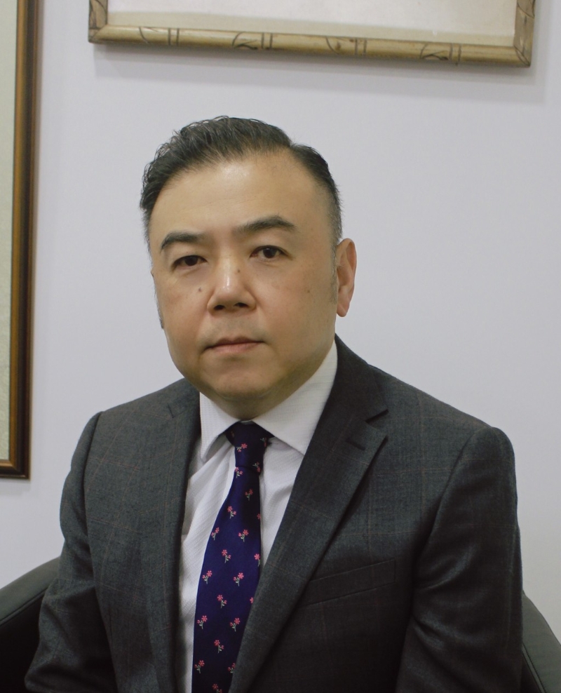 香港岛校长联会主席、香港潮商学校校长詹汉铭表示，家长选校时，不要全选热门小学，同样可留意办得不错的二线学校。