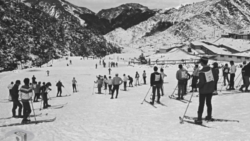 60年前合欢山有座滑雪场,还有400公尺长的雪场缆车。 60年前合欢山有座滑雪场,还有400公尺长的雪场缆车。