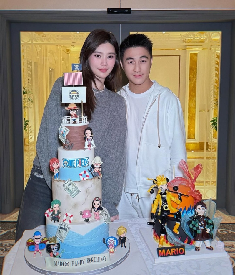 何猷君30岁生日，老婆奚梦瑶为他花尽心思庆祝，台上两个动漫主题蛋糕就是为老公精心安排。