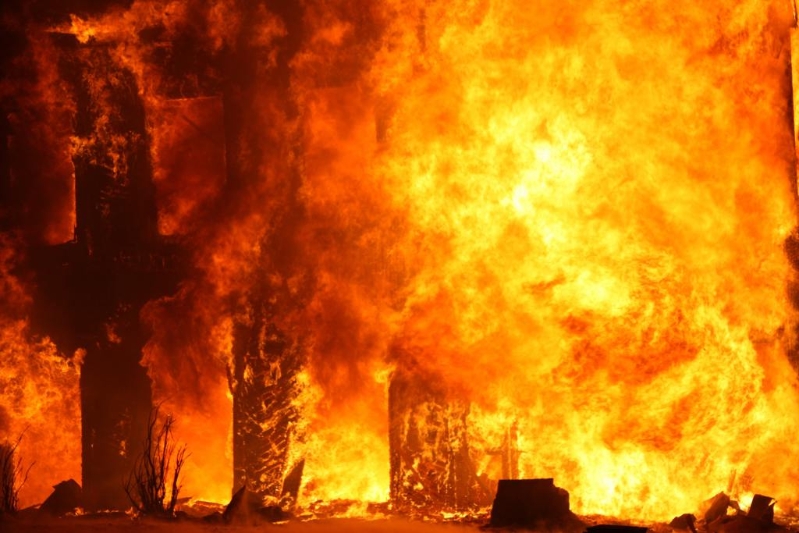 加州大火烧毁1,182公顷土地