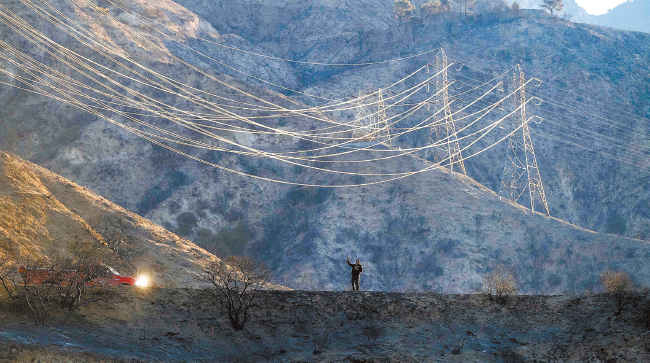 洛杉矶大火起因调查。 洛杉矶大火起因调查。