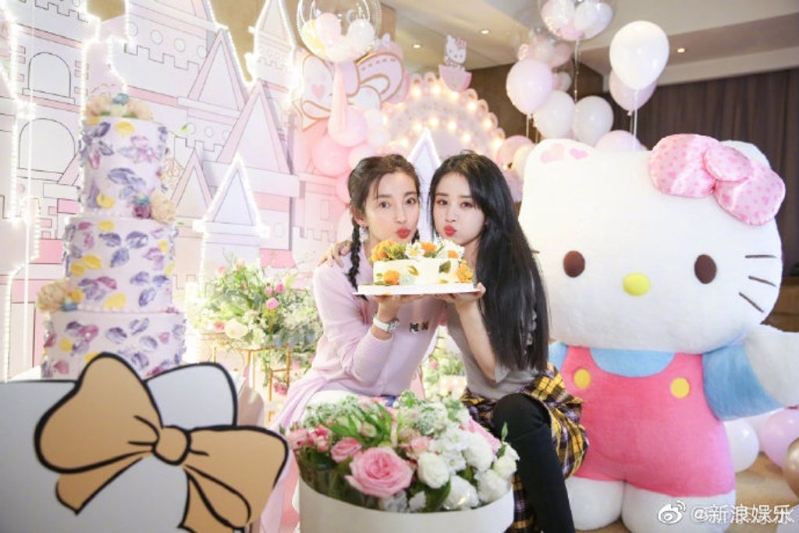赵丽颖曾为李冰冰庆生可见两人好感情。（图／翻摄自微博）