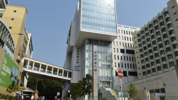 浸大昨日(15日)回复《星岛》查询表示,宋尔卫由于“公务繁重,难以兼顾各方事务”,辞去专家谘询委员会职务。 浸大昨日(15日)回复《星岛》查询表示,宋尔卫由于“公务繁重,难以兼顾各方事务”,辞去专家谘询委员会职务。