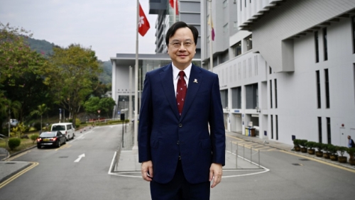 卢煜明第一次以校长身份在校长的话栏目中撰文。 资料图片