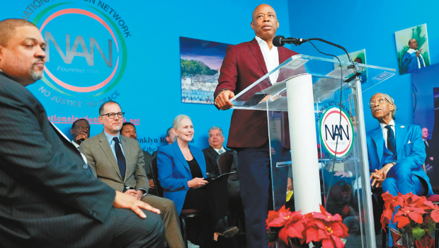 亚当斯再三表示，没有与特朗普谈及自己的案件。