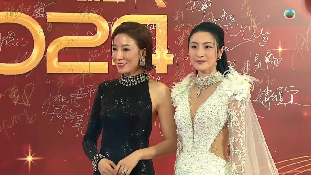 林夏薇侧身透视,恶斗杨茜尧(前名:杨怡)贴身装。 林夏薇侧身透视,恶斗杨茜尧(前名:杨怡)贴身装。