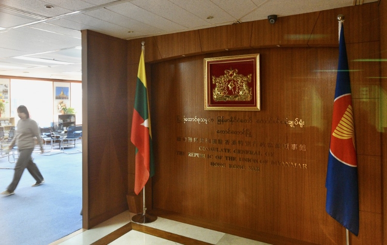 领事馆没有派员收信。