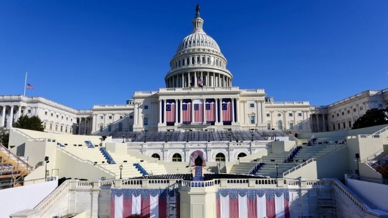 美国国会大厦之前就总统就职礼作准备。 路透社 美国国会大厦之前就总统就职礼作准备。 路透社