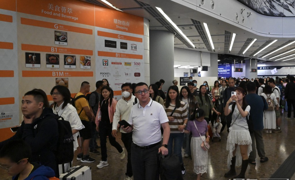 旅议会预计今年农历新年长假,会有约145万人次内地旅客来港。 资料图片 旅议会预计今年农历新年长假,会有约145万人次内地旅客来港。 资料图片