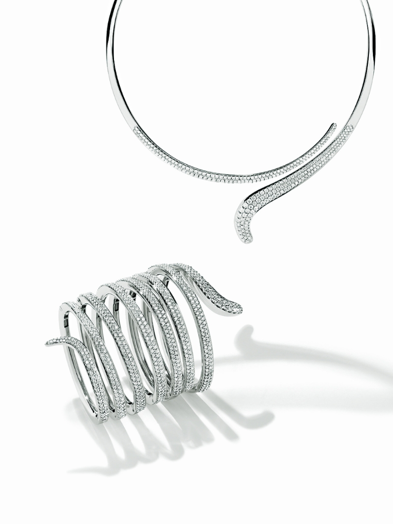 Eden系列白金钻石手镯镶嵌900颗共重95.01卡钻石售价待询、Eden系列白金钻石短项链$346,000。(Damiani) Eden系列白金钻石手镯镶嵌900颗共重95.01卡钻石售价待询、Eden系列白金钻石短项链$346,000。(Damiani)