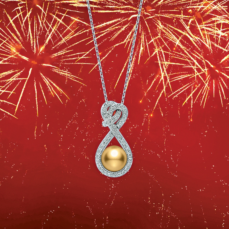 Ruyi Collection 18K白金坠链配以金南洋珍珠及钻石$42,500。(Mikimoto) Ruyi Collection 18K白金坠链配以金南洋珍珠及钻石$42,500。(Mikimoto)