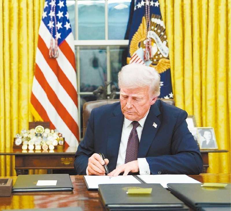 总统特朗普下令所有联邦机构关闭DEI部门。