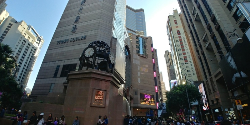 本地传媒引述消息指,铜锣湾时代广场写字楼部分录得租务成交,涉及物业高层,面积约7,000平方呎,成交呎租约40元,新租客为内地社交平台小红书。