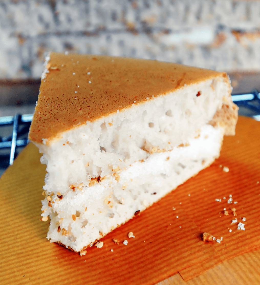 冷糕或称“砂糖夹饼”,是五、六十年代香港流行的街头小食,源自潮州,香港近年已买少见少。 冷糕或称“砂糖夹饼”,是五、六十年代香港流行的街头小食,源自潮州,香港近年已买少见少。