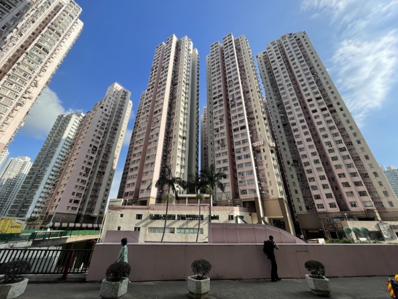 Ken Sir于过去两天（2月3日及4日）斥资合共约883万元，买入有“炒家天堂”之称的荃湾中心3伙细价单位，全数均为Full Pay。