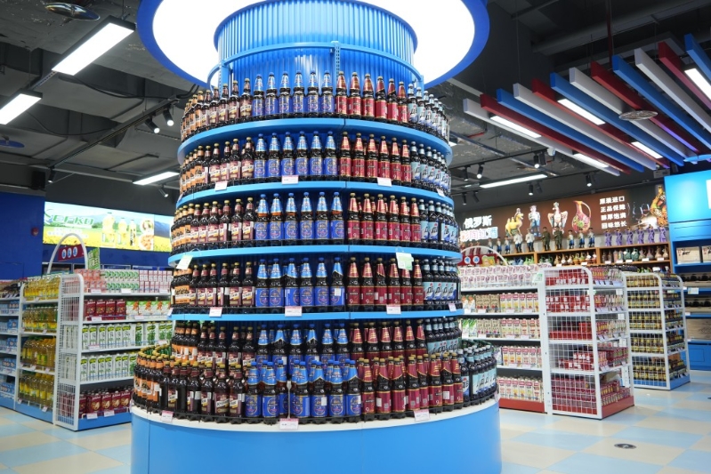 店内占地近万呎。