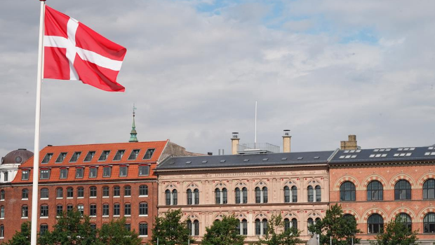 外媒指出,丹麦军方花费至少400万欧元购买了75万双羊毛袜,其中最厚的款式,足以在格陵兰岛这种极寒天气下使用。 外媒指出,丹麦军方花费至少400万欧元购买了75万双羊毛袜,其中最厚的款式,足以在格陵兰岛这种极寒天气下使用。