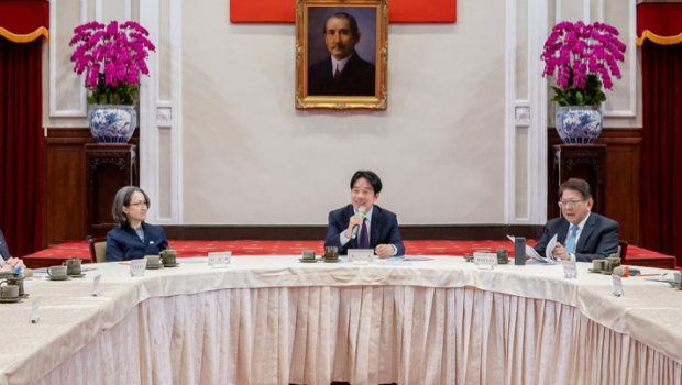 赖清德(中)10日在“总统府”内召开“五院”台政会商。 赖清德(中)10日在“总统府”内召开“五院”台政会商。