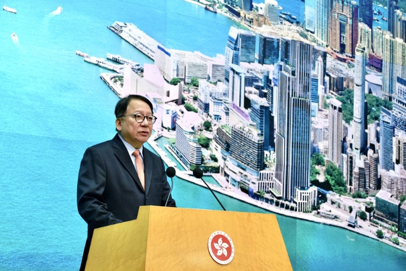 署理行政长官陈国基见记者。