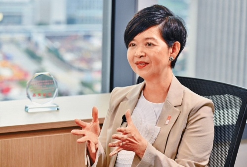 何永贤称，推出简朴房是「一篮子、多条腿走路」。资料图片